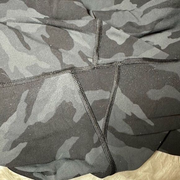 Athleta Elation Camo 7/8 Tight - Picture 9 of 10
